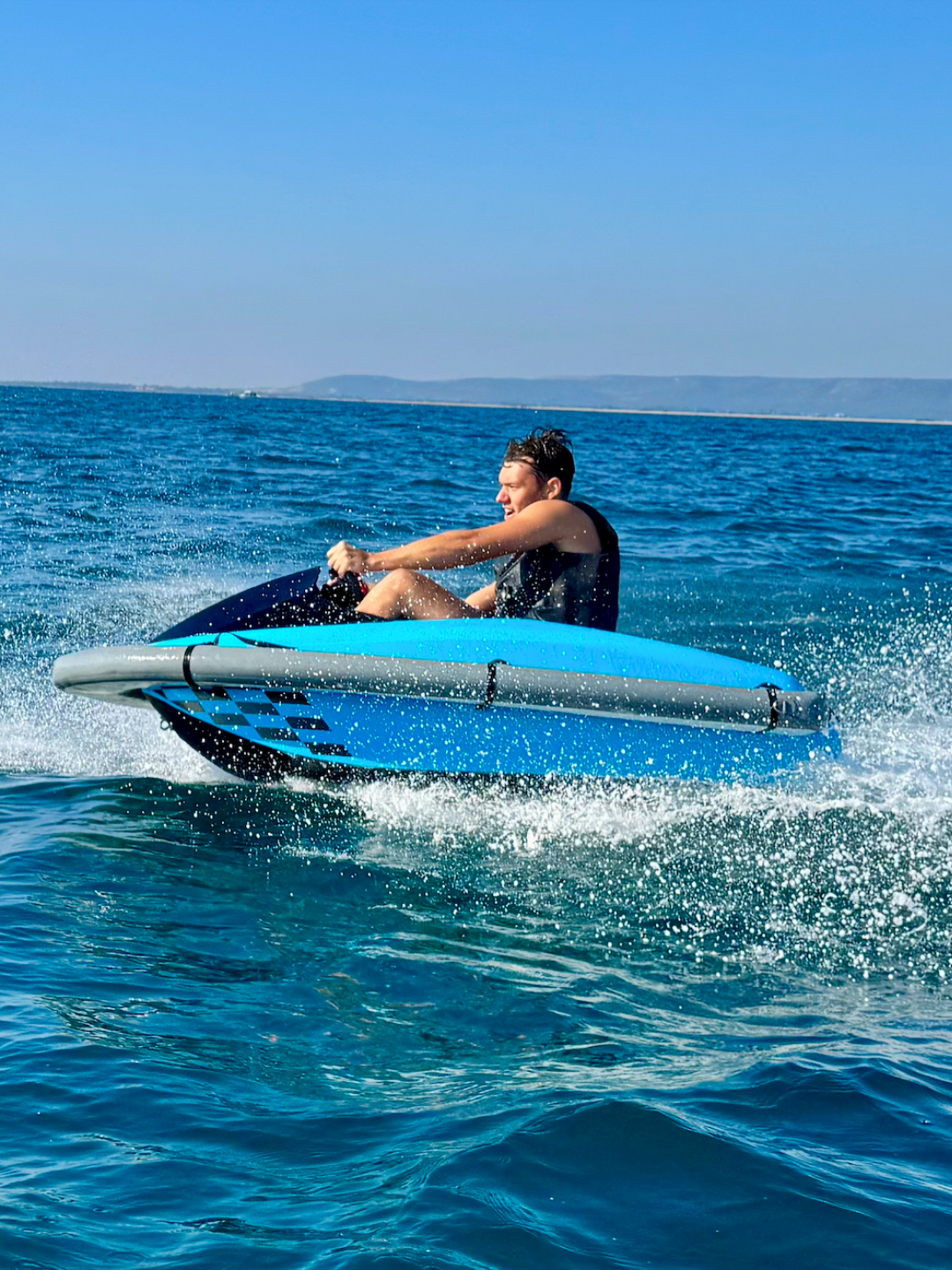 Navigation sportive sur Mini Boat WAVIQ